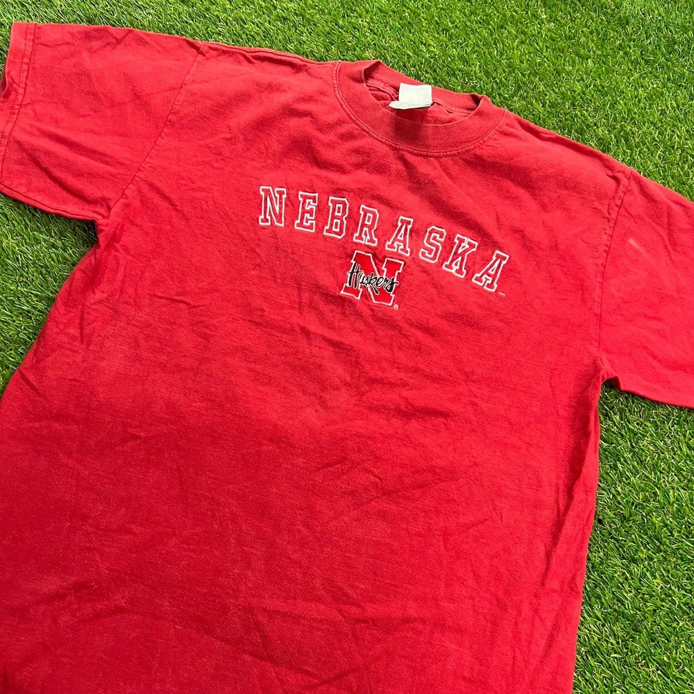 Nebraska Huskers T-Shirt M Red NCAA College Graphic Tee Gold‎ Label Y2K VTG